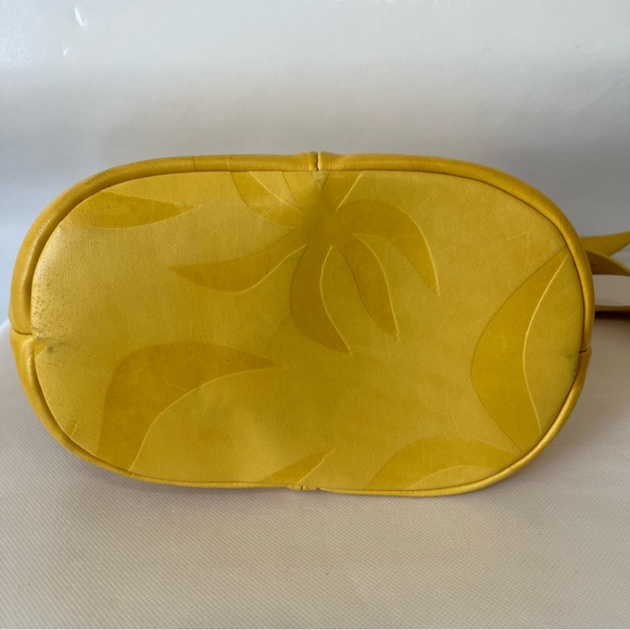 Vintage Etra Yellow Gold Leather Bucket Bag - Picture 3 of 11